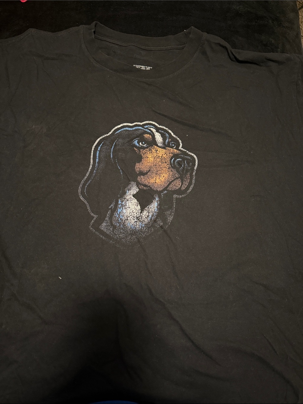 Fanatics Black Tee with Brown & White Hound Graphic
